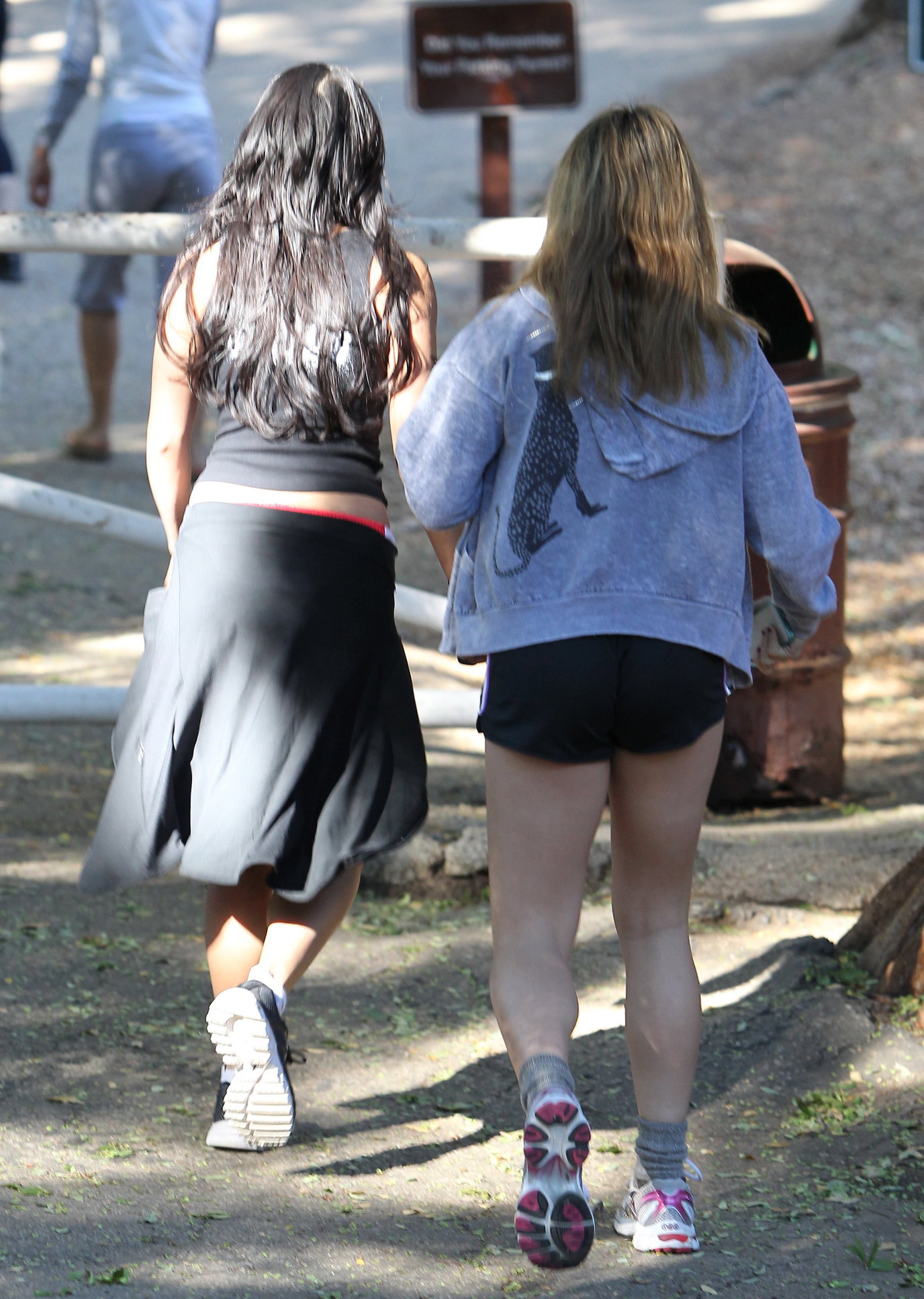 Vanessa Hudgens Pictures Vanessa Hudgens out and about in Studio City 10/29/12 Gal Number : 20121109182701775e-20