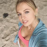 Yanina Studilina taking a selfie