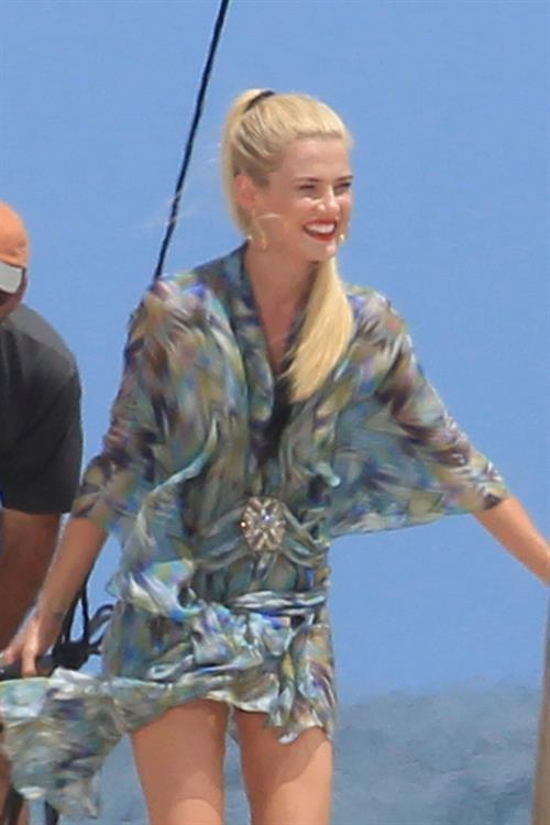 Rachael Taylor filming Charlie's Angels on a beach in Miami 02-09-11