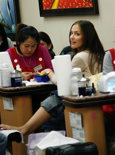Minka Kelly out shopping in Los Angeles May 12, 2011 