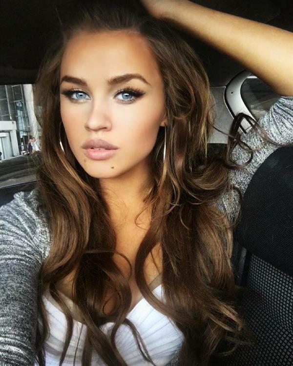 Rosie Mac taking a selfie