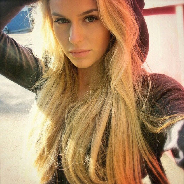 Anna Nyström taking a selfie