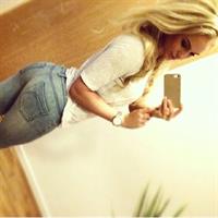 Anna Nyström taking a selfie and - ass