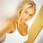 Anna Nyström taking a selfie