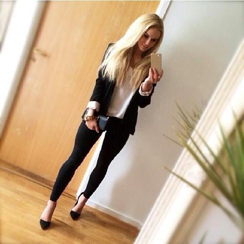 Anna Nyström taking a selfie