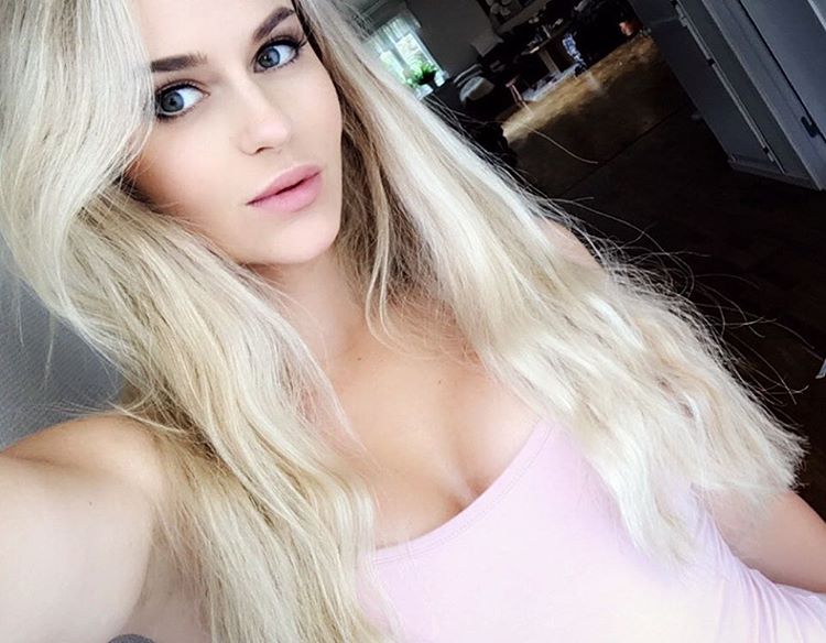 Anna Nyström taking a selfie