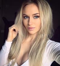 Anna Nyström taking a selfie