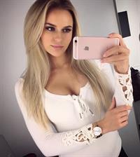 Anna Nyström taking a selfie
