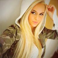 Anna Nyström taking a selfie