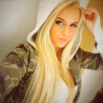 Anna Nyström taking a selfie