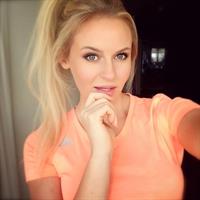Anna Nyström taking a selfie