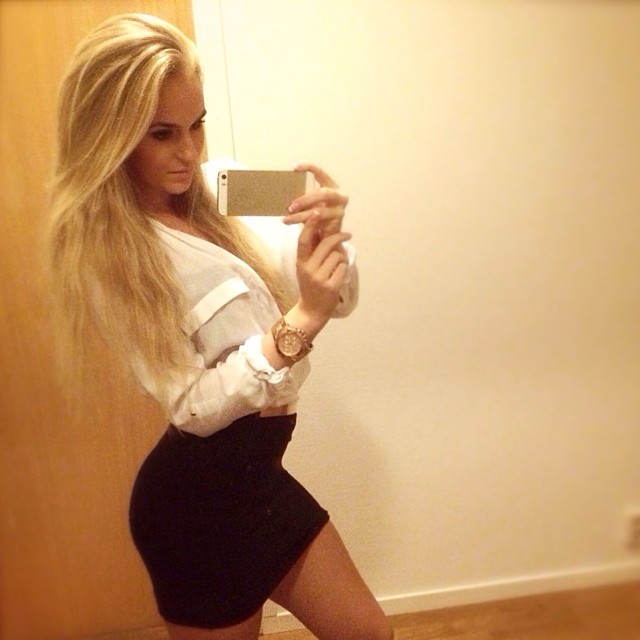 Anna Nyström in Yoga Pants