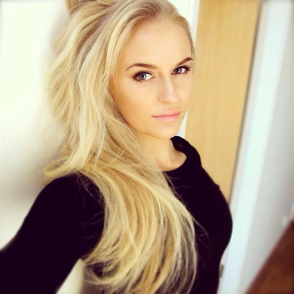 Anna Nyström taking a selfie