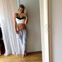 Anna Nyström taking a selfie