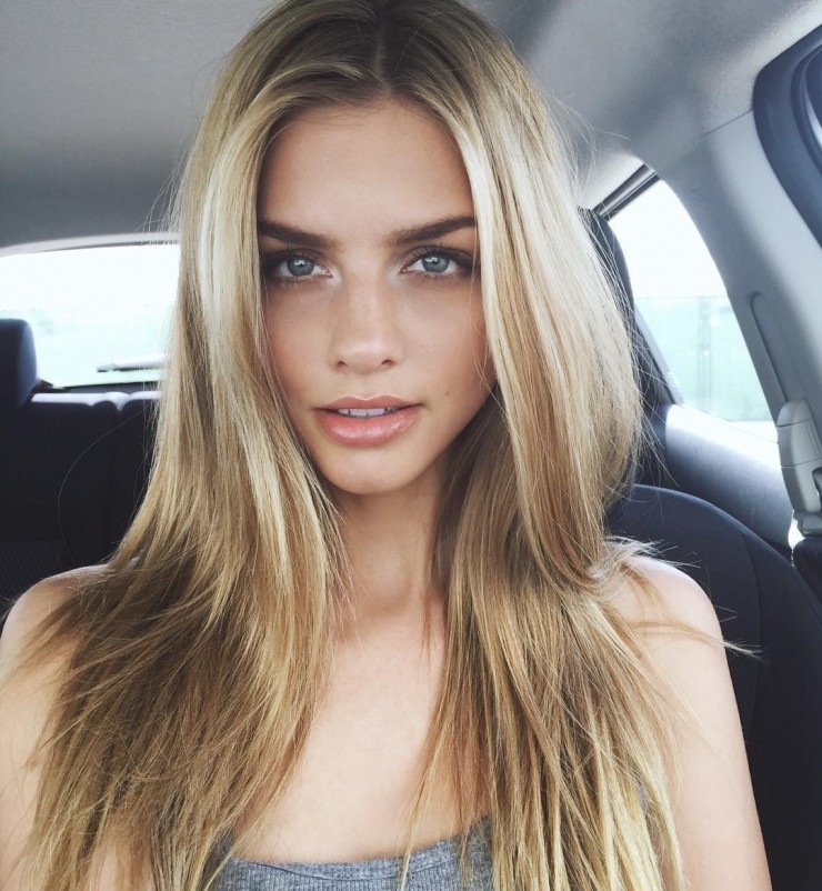 Marina Laswick taking a selfie
