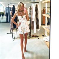 Kimberley Garner taking a selfie