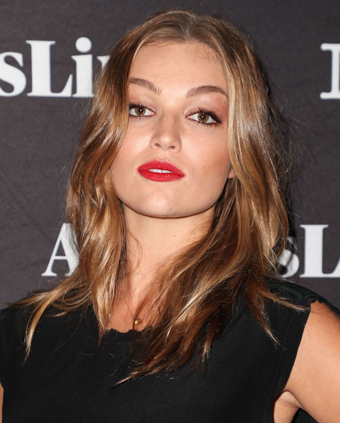 Lili Simmons Pictures
