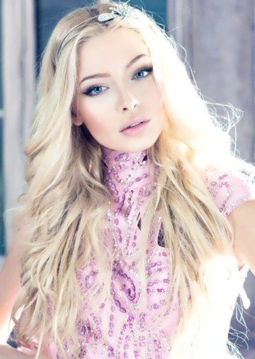 Aljona Shiskova taking a selfie