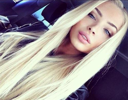 Aljona Shiskova taking a selfie