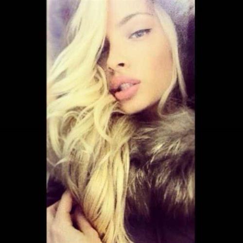 Aljona Shiskova taking a selfie