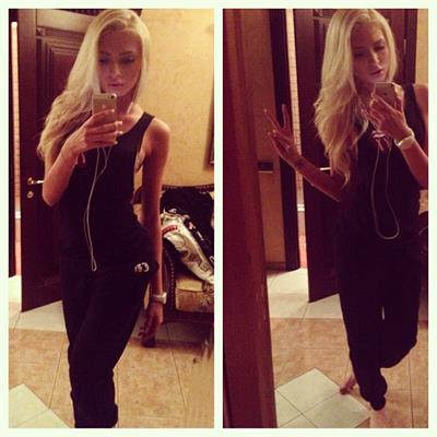 Aljona Shiskova taking a selfie