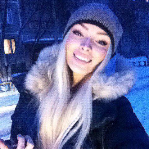 Aljona Shiskova taking a selfie