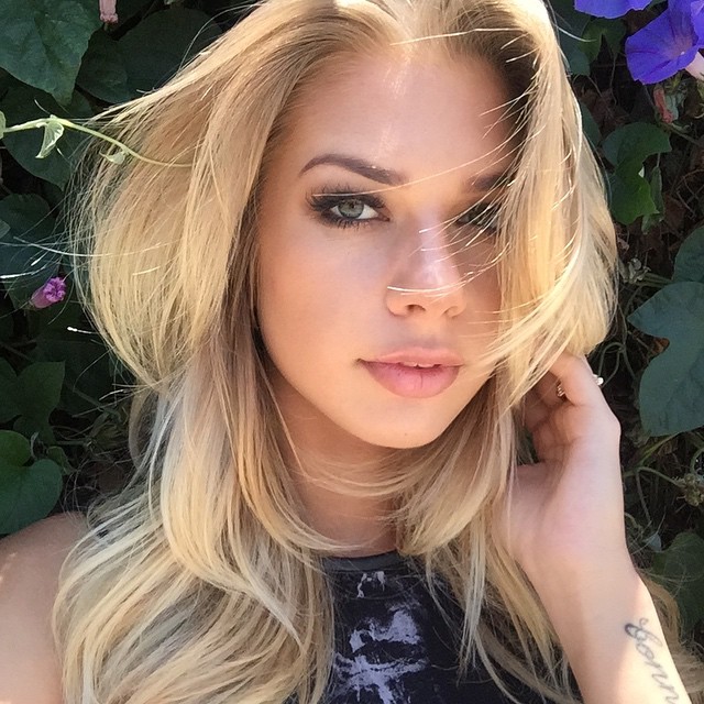 Brooke Hanmer taking a selfie