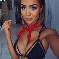 Pia Muehlenbeck in a bikini taking a selfie