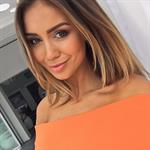 Pia Muehlenbeck taking a selfie