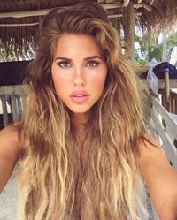 Kara del Toro taking a selfie