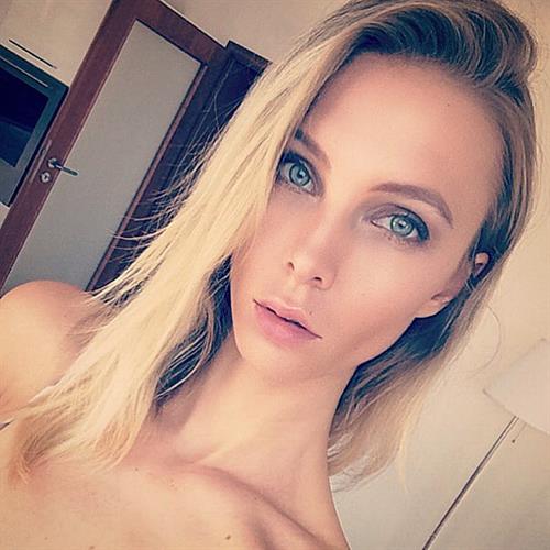 Tereza Jelinkova taking a selfie