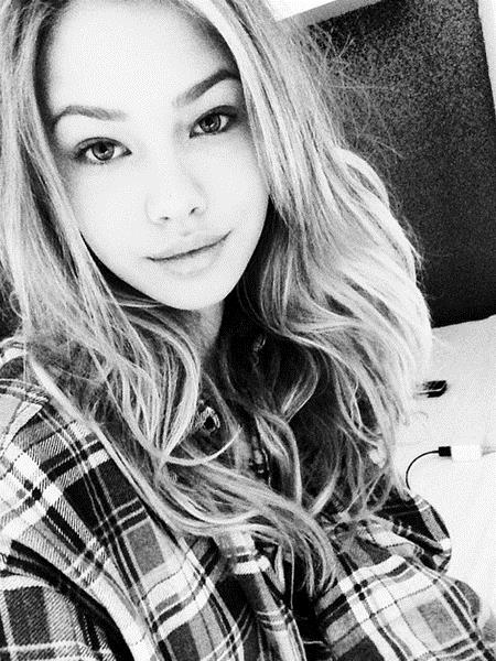 Hanna Edwinson taking a selfie