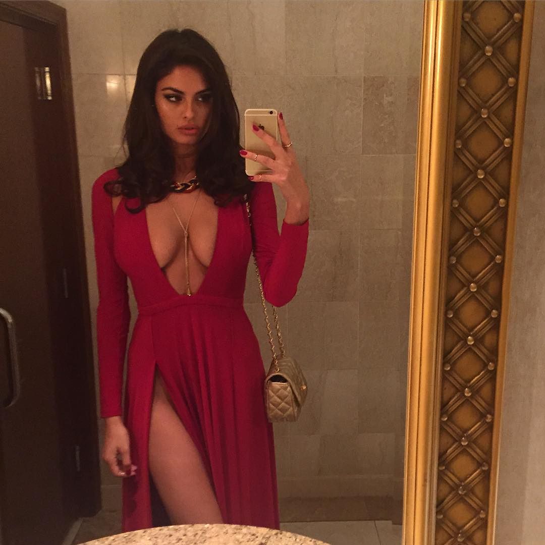 Bojana Krsmanovic taking a selfie