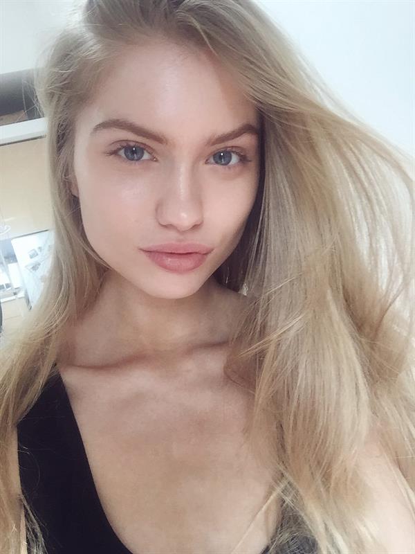 Alexandria Morgan taking a selfie