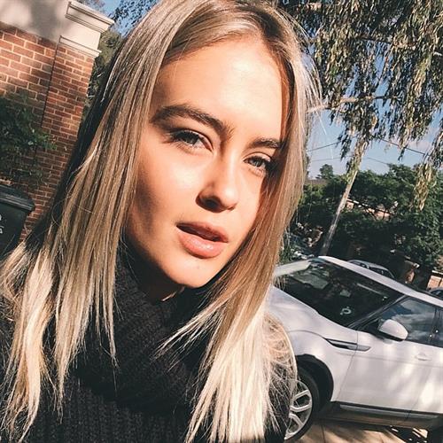 Stephanie Claire Smith taking a selfie