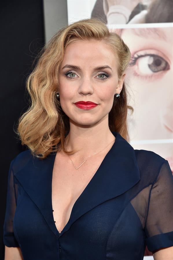 Kelli Garner at the premiere of If I Stay August 20, 2014