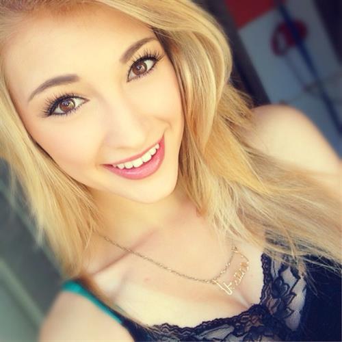 Anna Faith Carlson taking a selfie