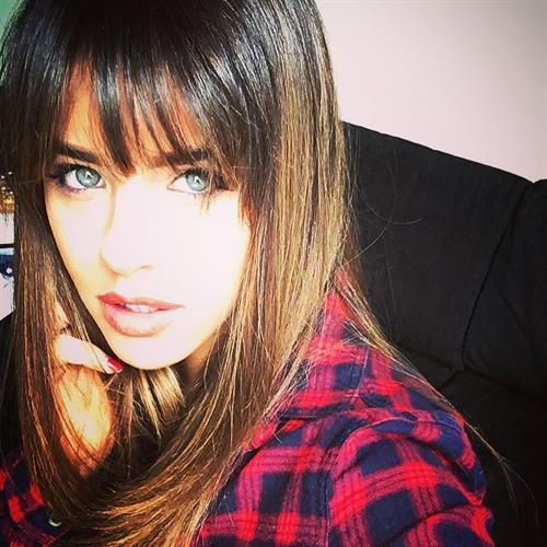 Georgia May Foote taking a selfie