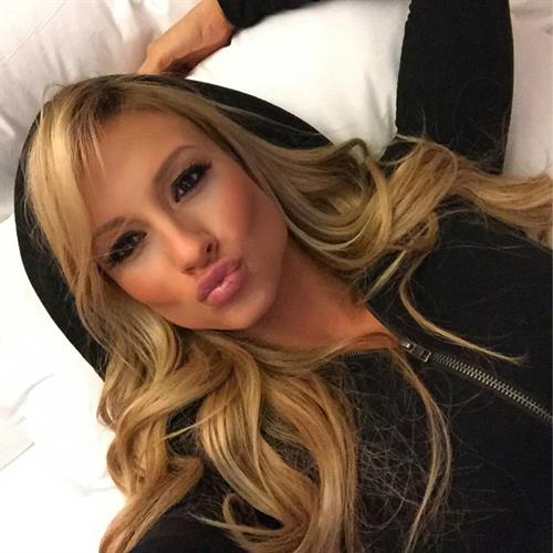 Paige Hathaway taking a selfie