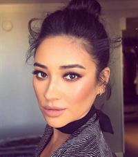 Shay Mitchell taking a selfie