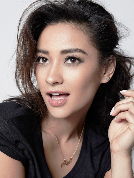 Shay Mitchell Pictures