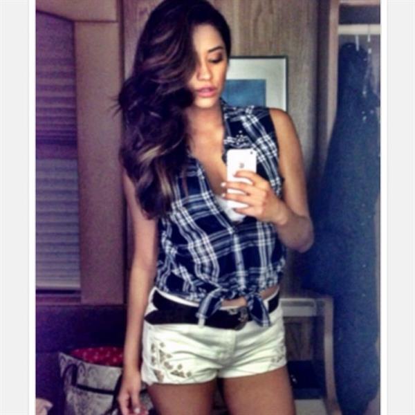 Shay Mitchell taking a selfie