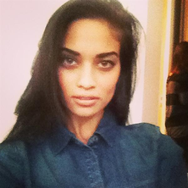 Shanina Shaik taking a selfie