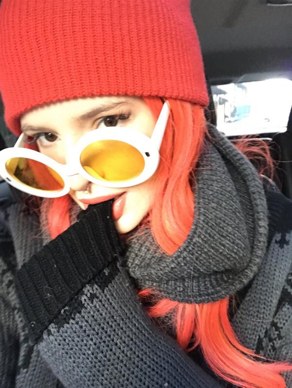 Bella Thorne taking a selfie