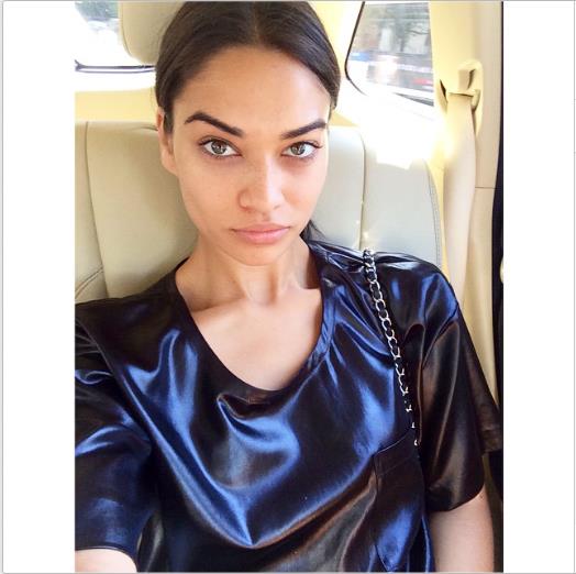 Shanina Shaik taking a selfie