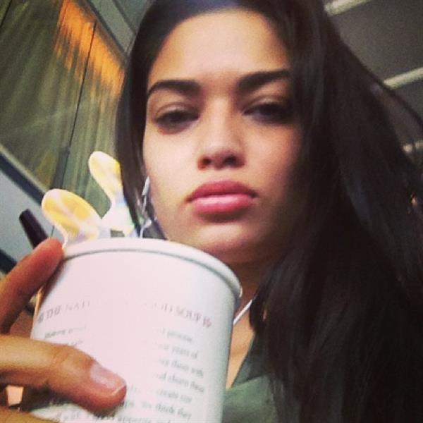 Shanina Shaik taking a selfie