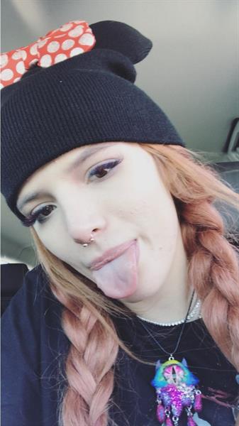 Bella Thorne taking a selfie