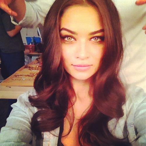 Shanina Shaik taking a selfie