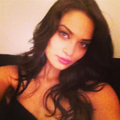 Shanina Shaik taking a selfie