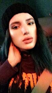 Bella Thorne taking a selfie